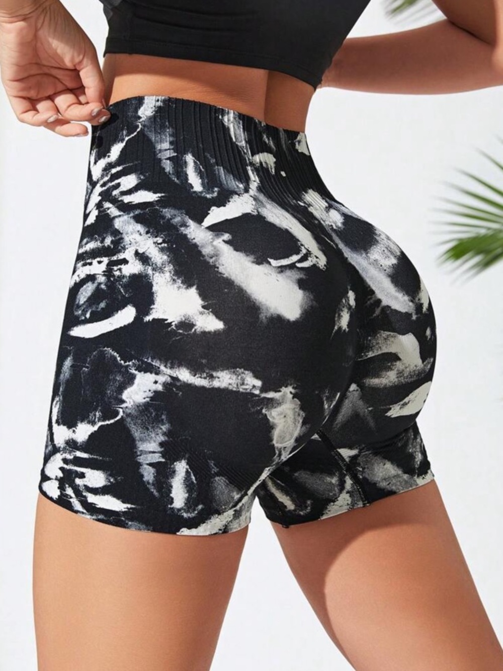 Black & White Tie-Dye High-Waisted Seamless Stretchy Gym Shorts Sz M